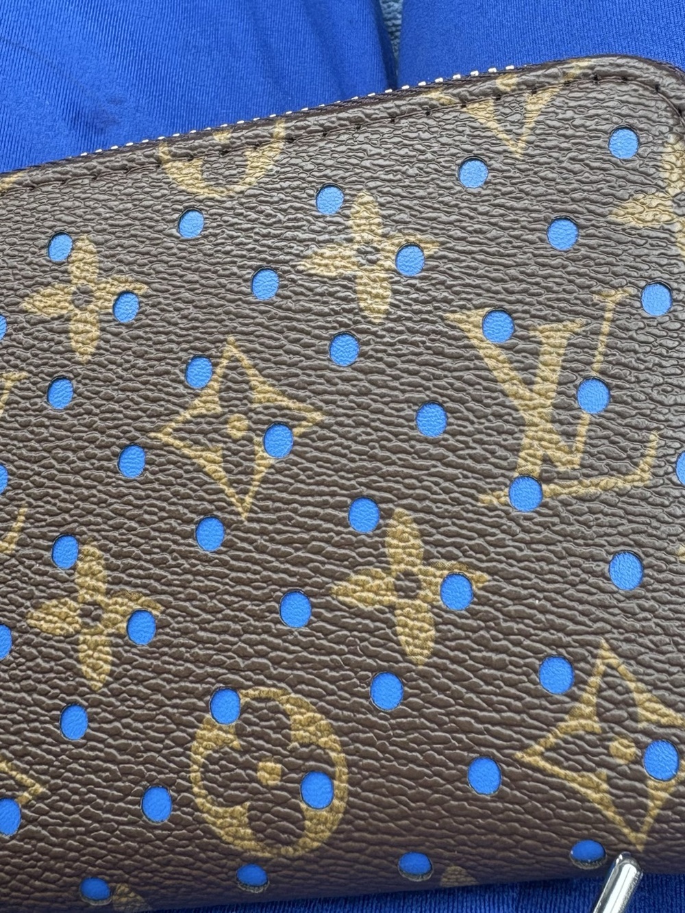 Brown and blue accent zipper wallet small